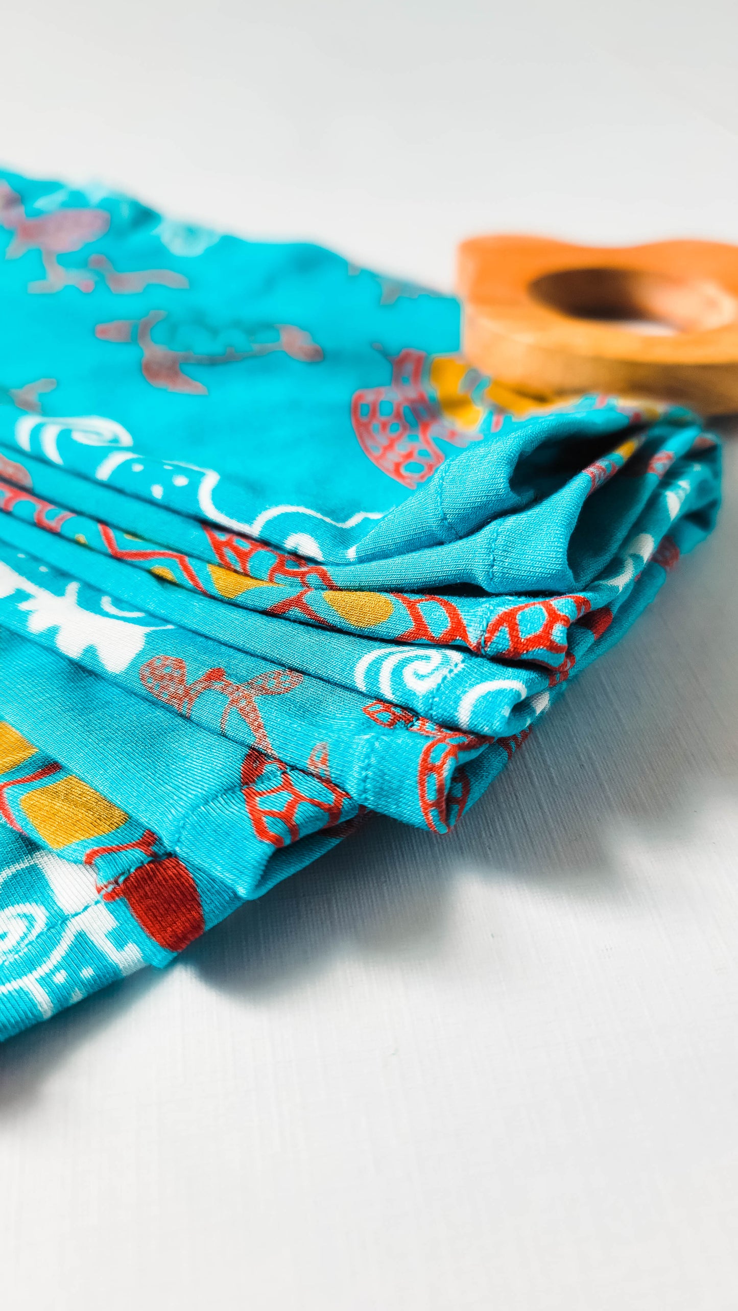 Gift Bundle: A Set of 3 Swaddles and Bandana Bibs